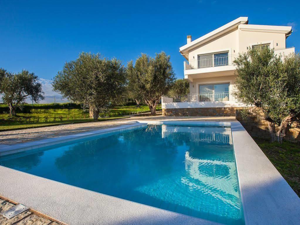 Abelia Luxurious Villas Finikounta Luaran gambar