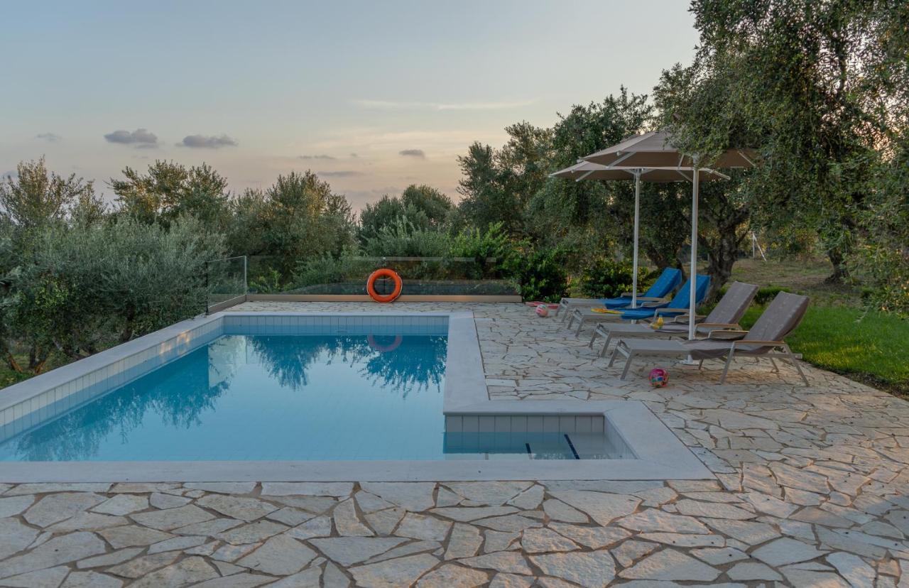 Abelia Luxurious Villas Finikounta Luaran gambar